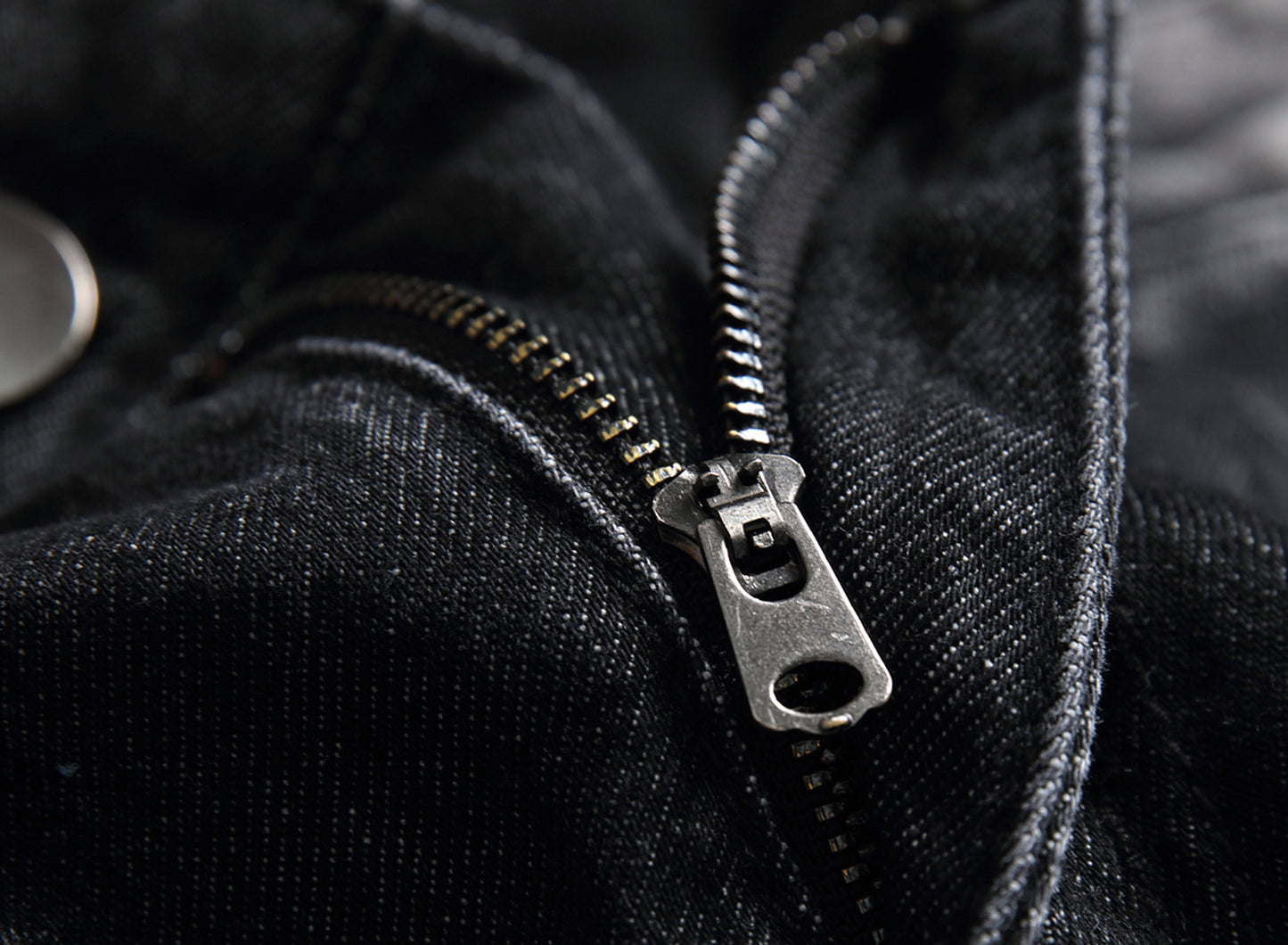 Men's Distressed Slim Fit Jeans