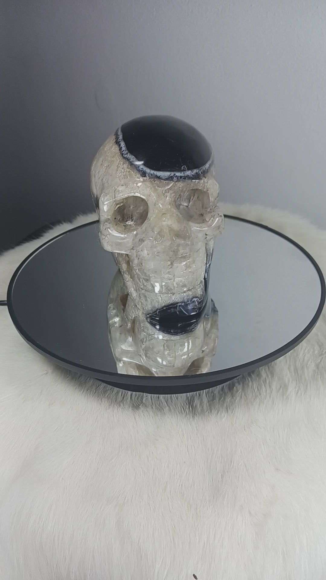 Black Banded Agate crystal skull
Norse Magic Store